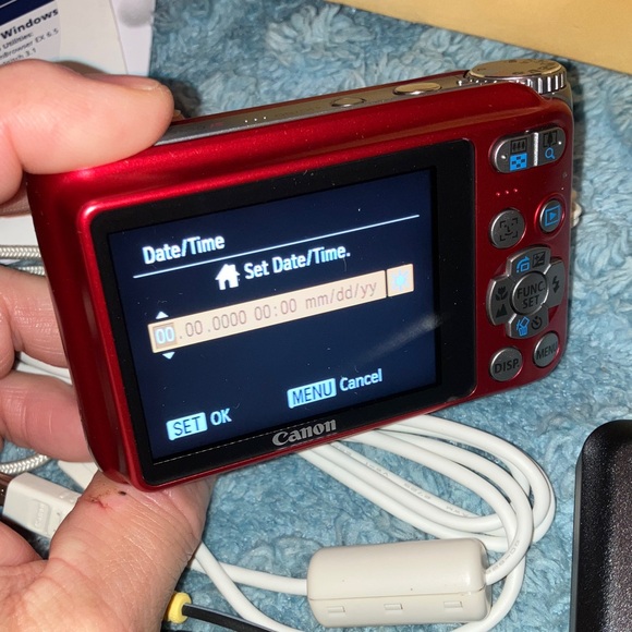 Canon PowerShot A3100 IS Red Digital Camera Bundle - Picture 7 of 9